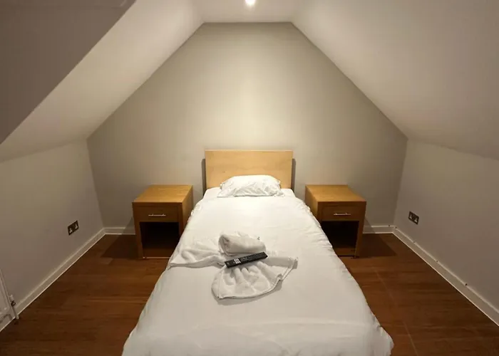 Oyo Cavendish Annexe